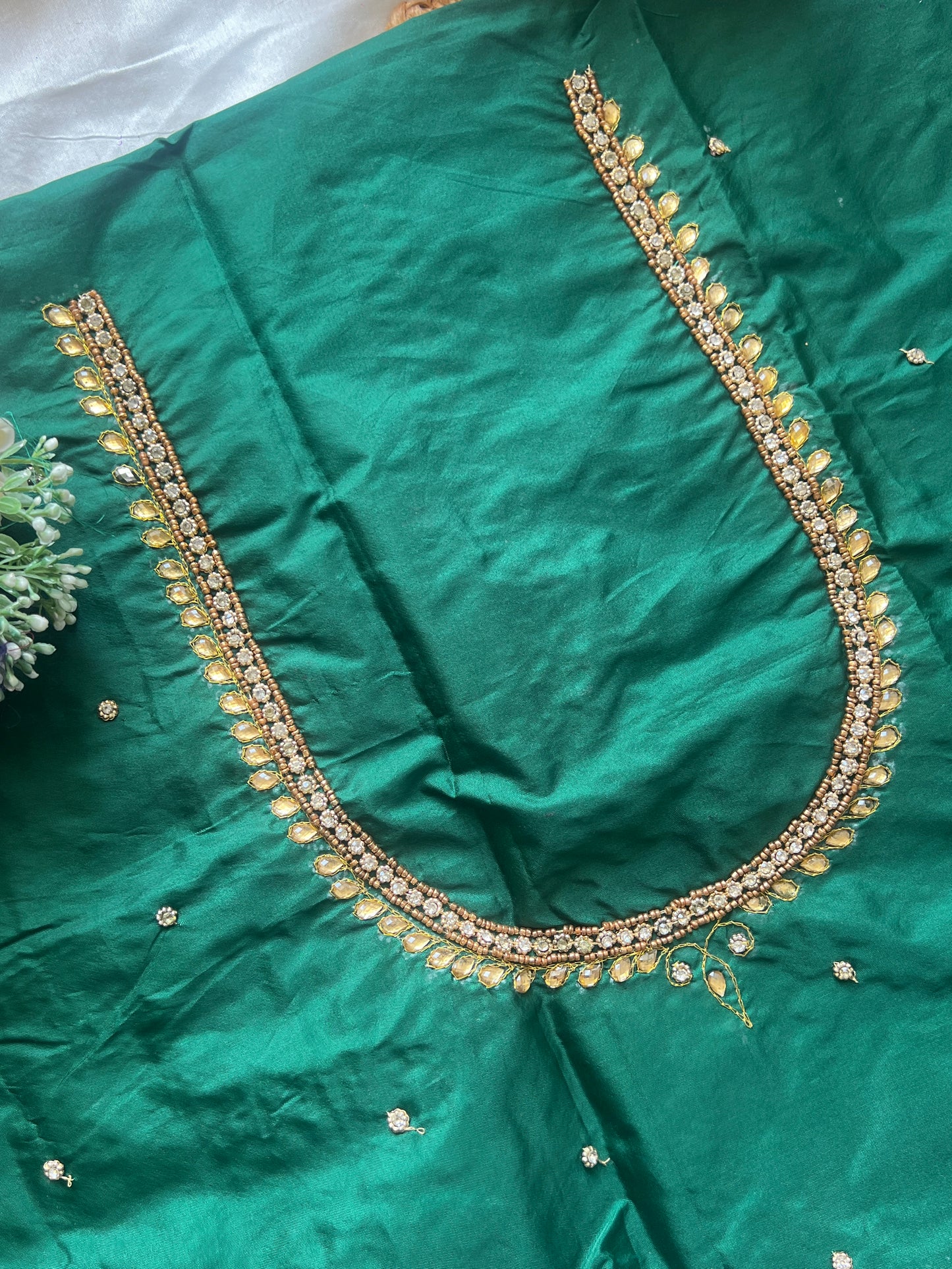 Threaded Royalty – Aari Dream