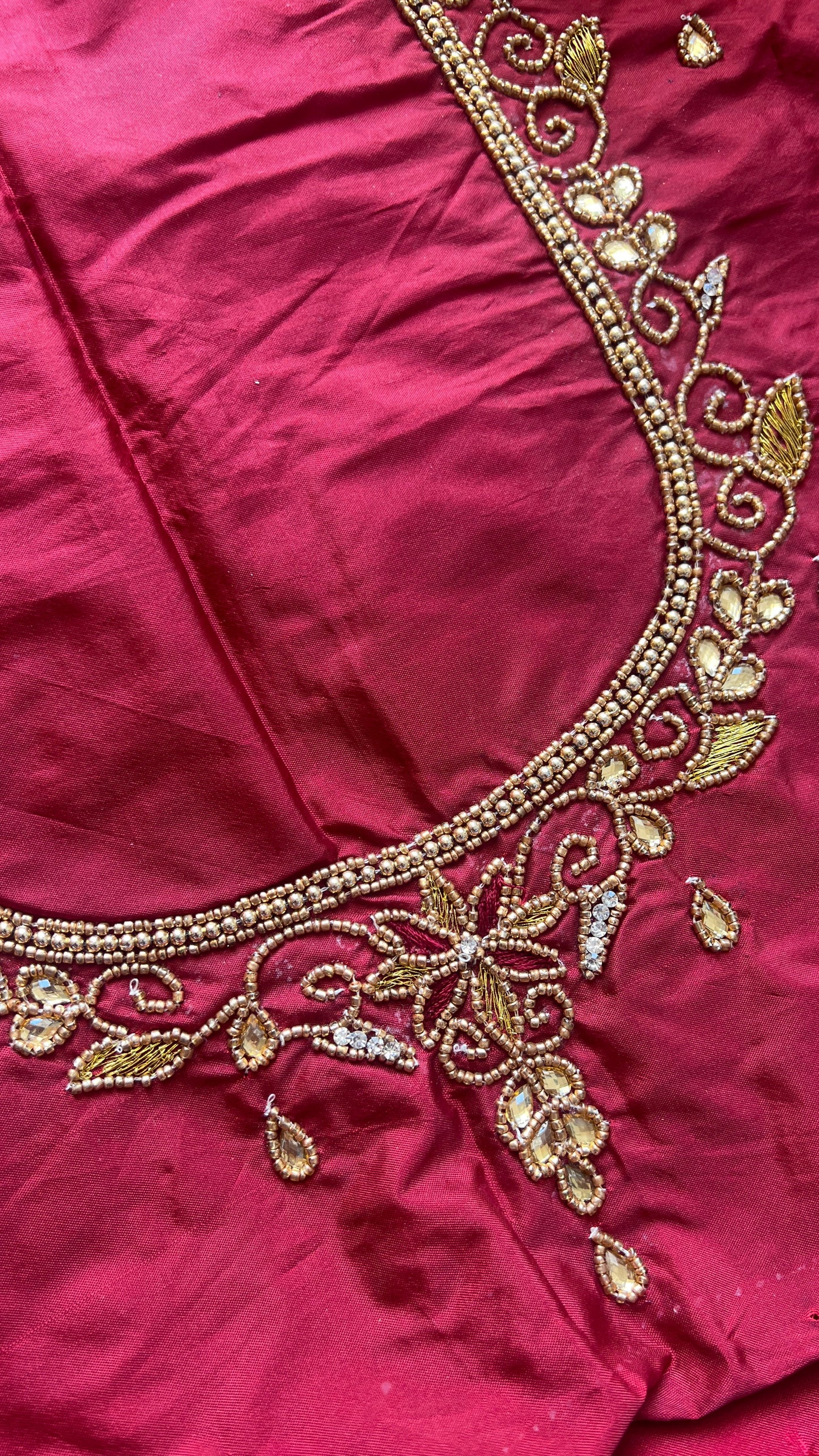 Full Glam – Maroon Aari Stunner